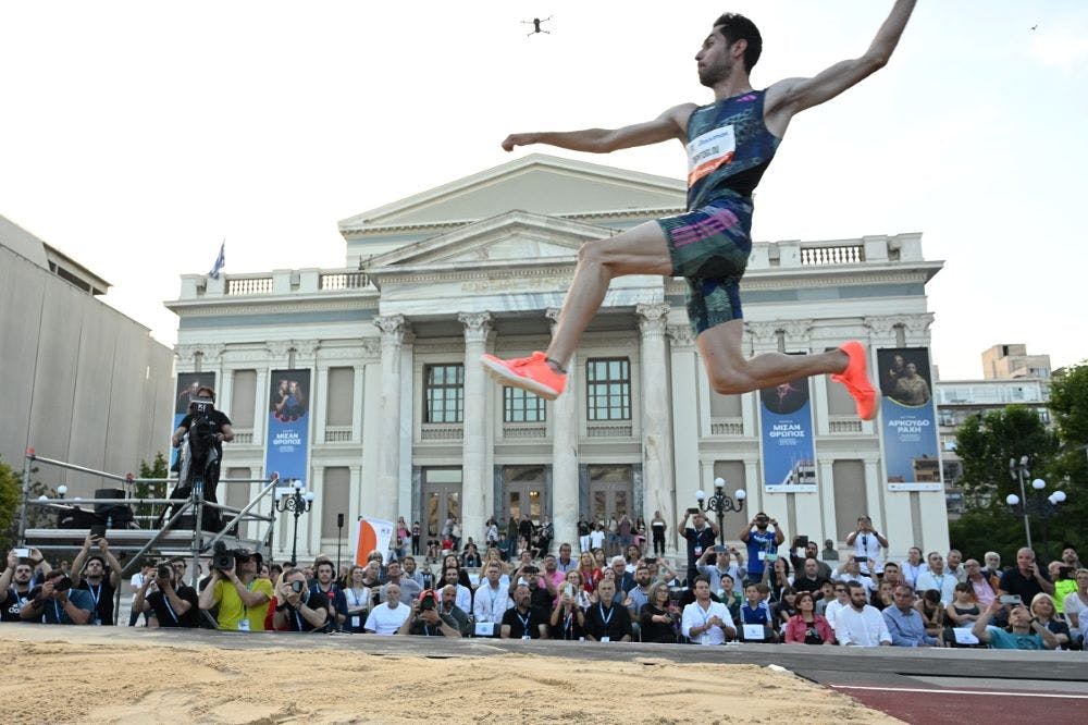 1ο Piraeus Street Long Jump: Νέα παράσταση από Τεντόγλου και Γκαρντάσεβιτς παρουσία πλήθους κόσμου runbeat.gr 